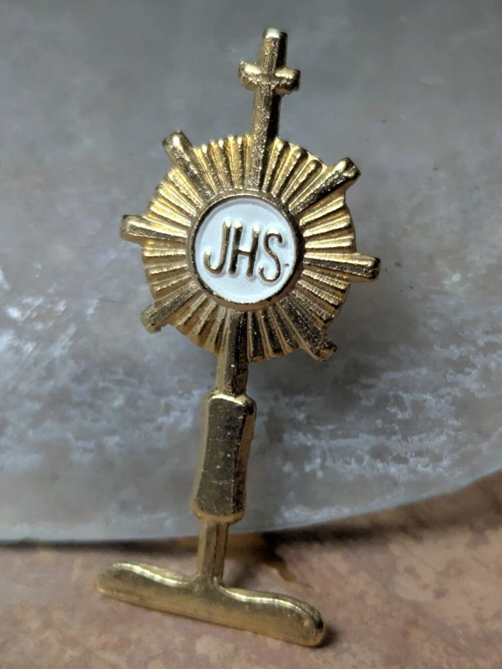 St pauls philippines Monstrance Pin Gold tone